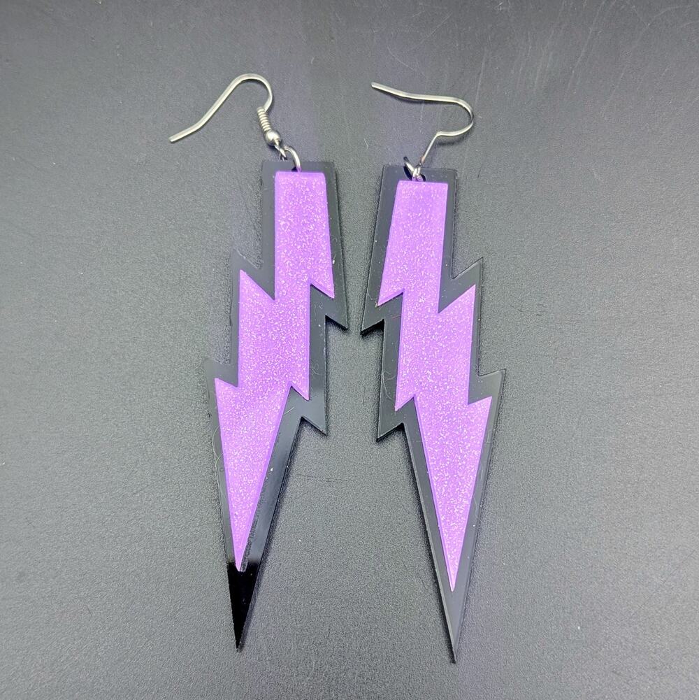 ⚡ Bold Black Lightning Bolt Dangle Earrings ⚡